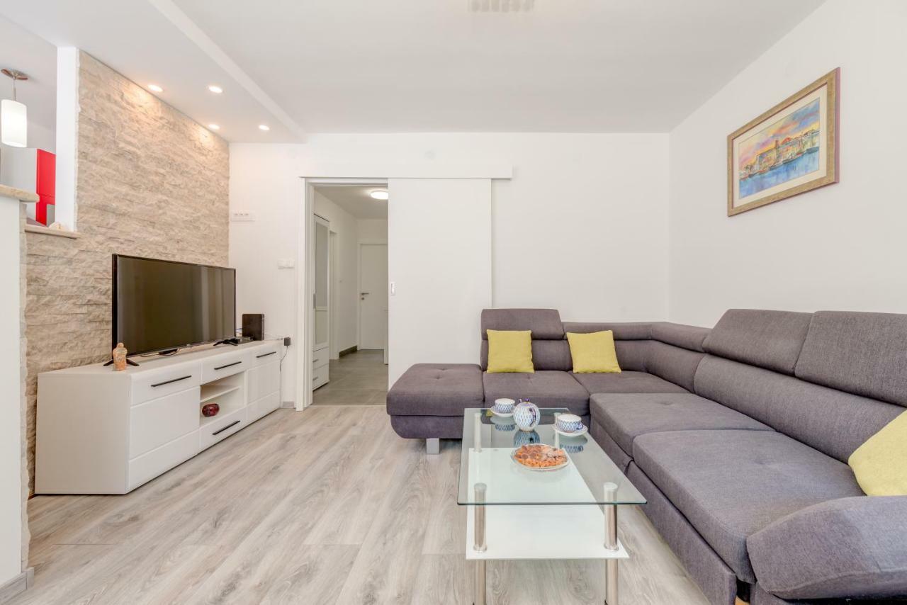 Kate Apartment Omis Exterior photo